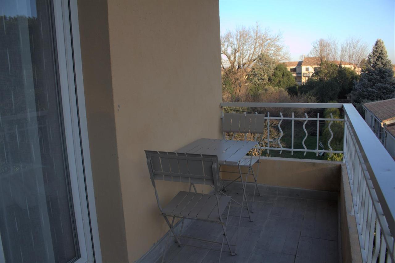 Logis Hotel Le Clement V Roquemaure  Exterior foto