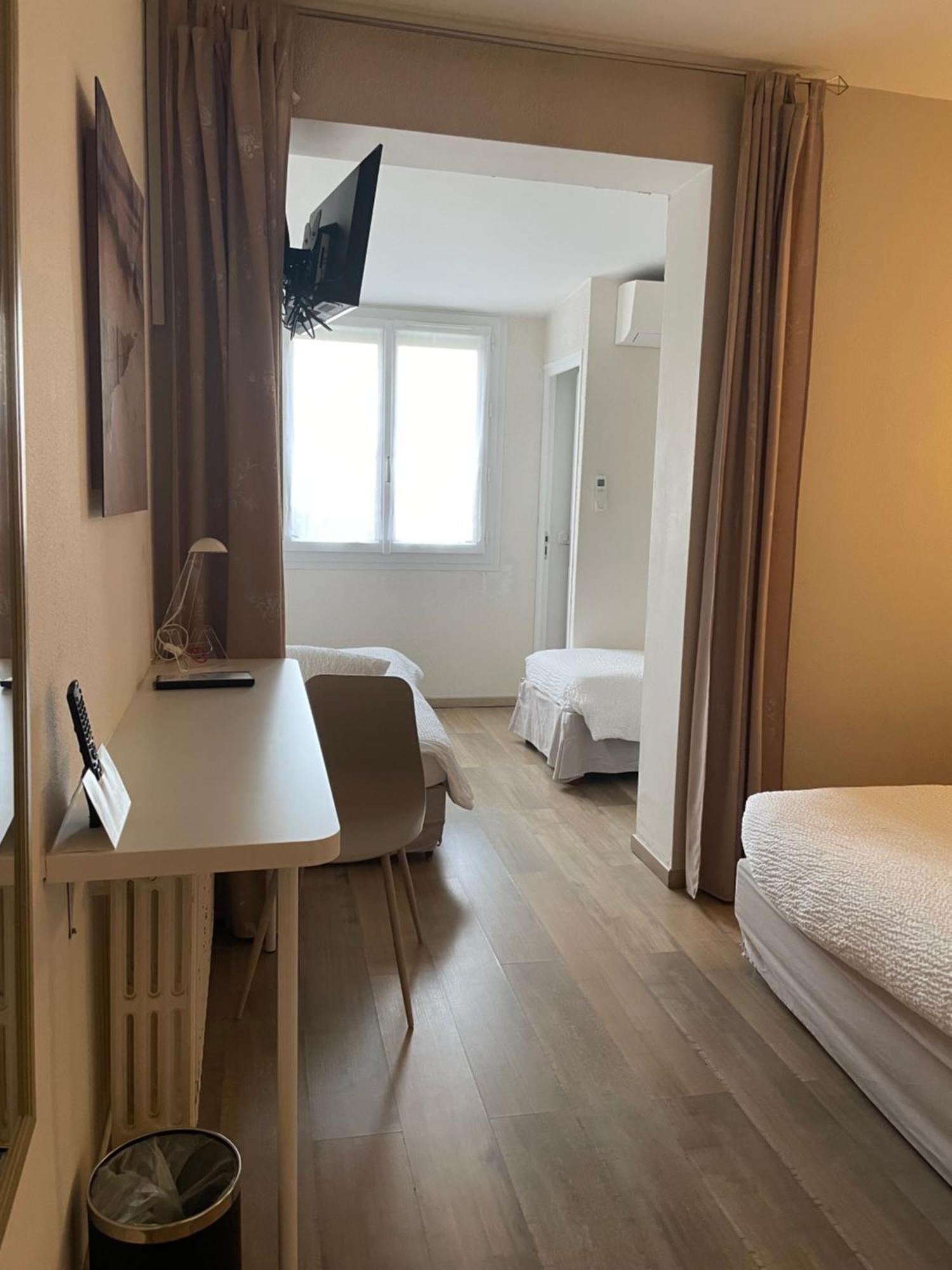 Logis Hotel Le Clement V Roquemaure  Exterior foto