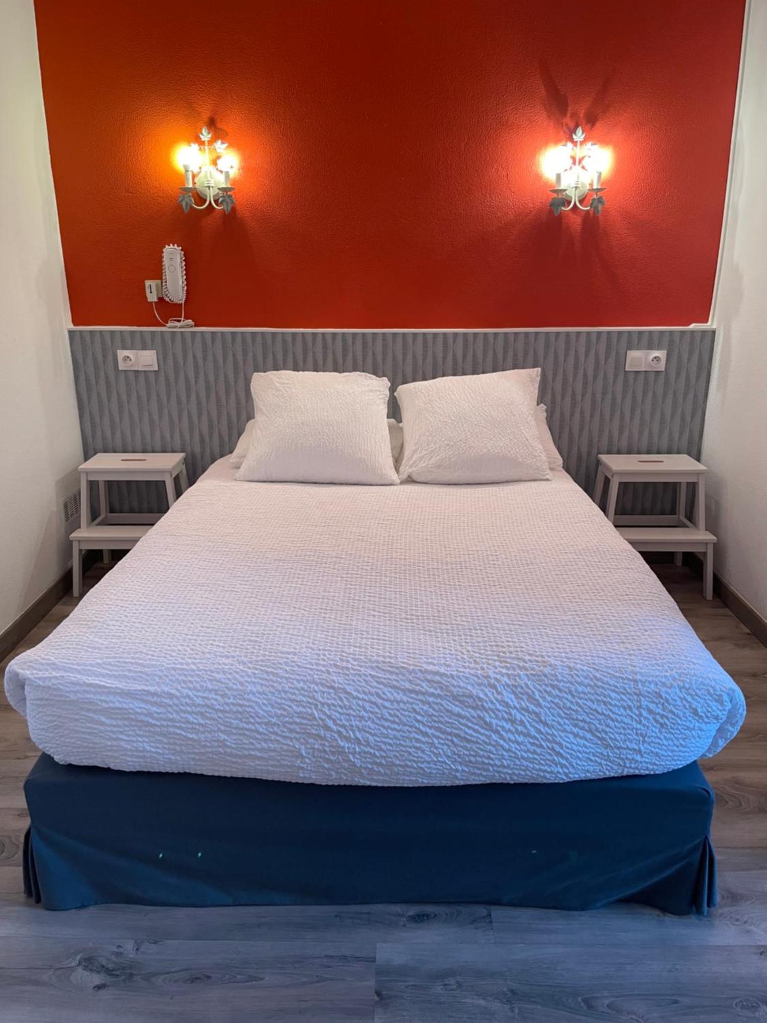 Logis Hotel Le Clement V Roquemaure  Exterior foto